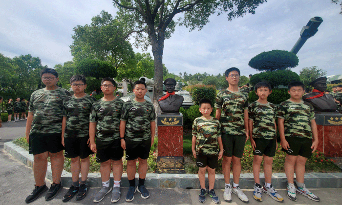 致敬革命英雄