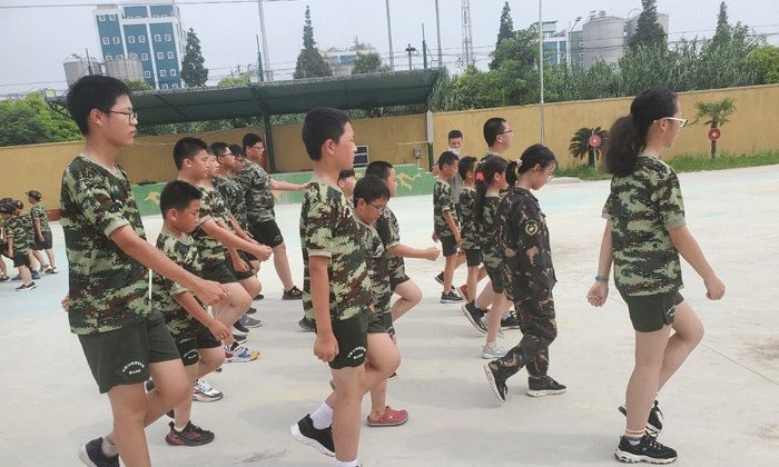 軍事化管理