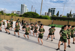 中國121軍事夏令營激發(fā)孩子參與積極性