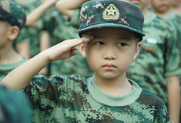 中國121軍事夏令營點(diǎn)亮孩子軍旅夢