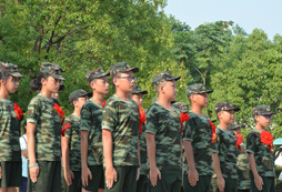 上海121軍事夏令營開展中小學生叢林冒險之旅