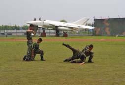 中國(guó)121軍事夏令營(yíng)帶你走進(jìn)軍營(yíng)