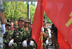 參加上海121軍事?tīng)I(yíng)全面提升孩子的能力