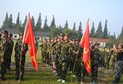 中國121軍事夏令營幫助孩子們快速成長起來
