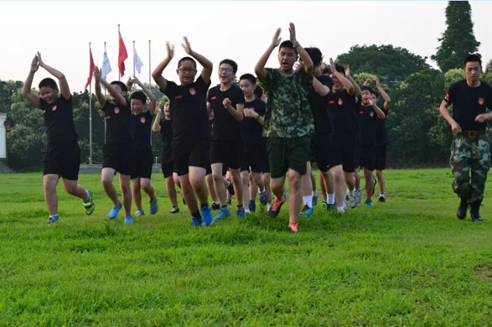 121軍事營