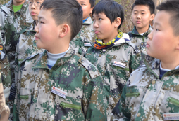 中國121軍事夏令營培養(yǎng)孩子領(lǐng)導(dǎo)力