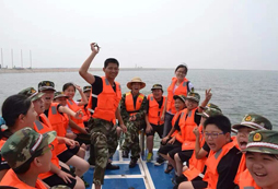 中國121軍事夏令營讓孩子學(xué)會獨(dú)立成長