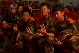 121軍事訓練營的教員團隊如何