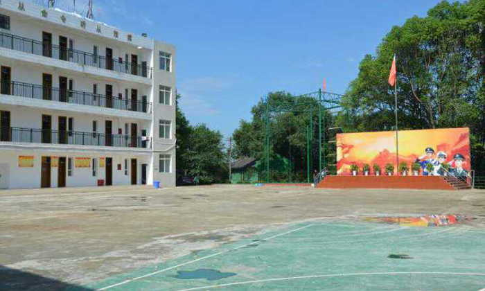 寬敞的營地廣場