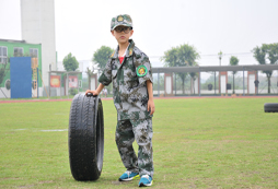 參加成都Super軍事培養(yǎng)孩子的自信心