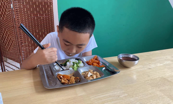 乖乖吃飯，長身體