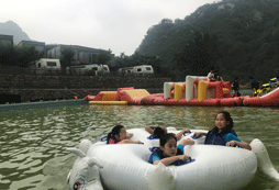 水上玩耍