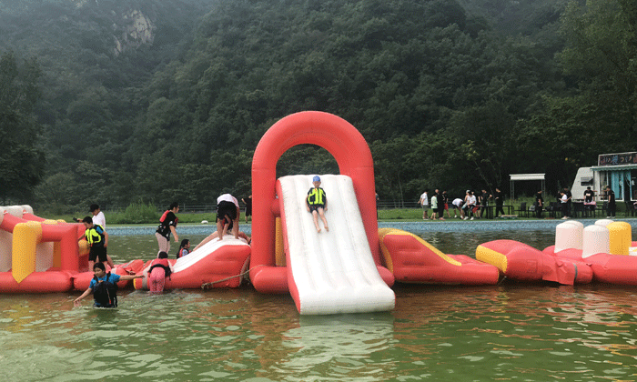水上滑梯