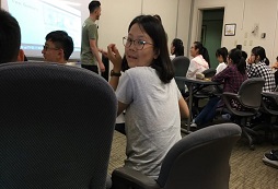 參加美國夏令營團體驗耶魯大學課堂