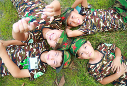 安徽軍事夏令營(yíng)幫助孩子突破自我！