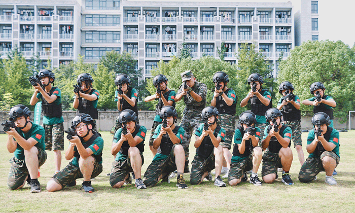 安徽軍事夏令營讓孩子受到挫折不再害怕！.gif