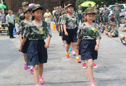 參加臨泉縣暑假軍事夏令營培養(yǎng)孩子良好的行為習(xí)慣