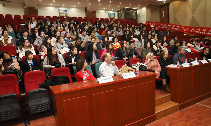 參加澳洲游學(xué)是否能提高英語水平.jpg