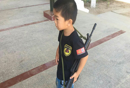 北京軍事夏令營(yíng)中的避暑方式