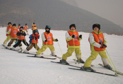 滑雪夏令營介紹單板滑雪技巧之初學(xué)者入門攻略