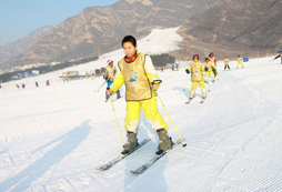 北京滑雪夏令營帶你掌握滑雪要領