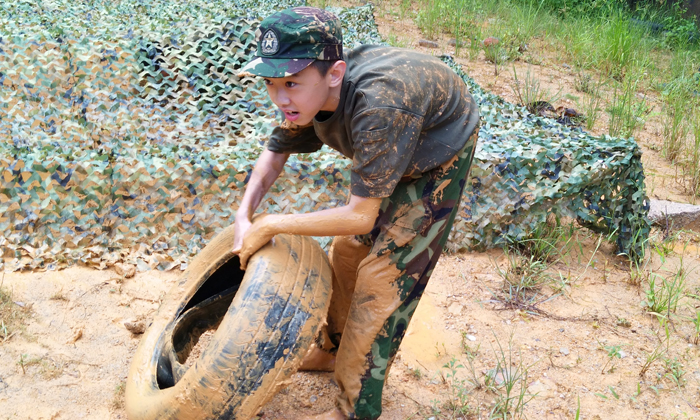 <strong>參加北京八一軍事訓(xùn)練營是孩子假期最好的選擇</strong>
