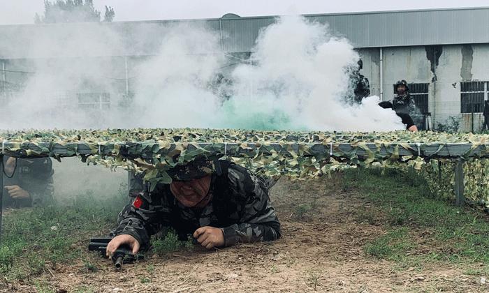 北京軍事夏令營(yíng).gif