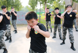 參加2024暑假北京軍事夏令營塑造完美自己!