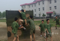 選擇合適的優(yōu)質(zhì)北京軍事夏令營