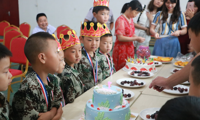 小壽星們，生日快樂！