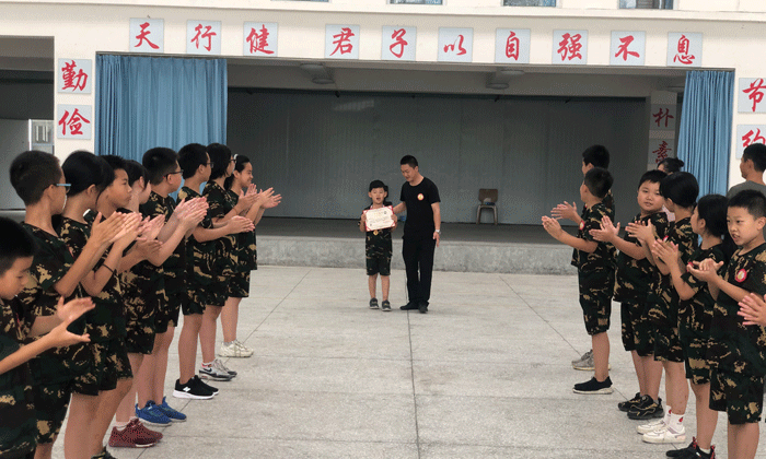 樹立榮譽觀念，爭做榮譽學(xué)員