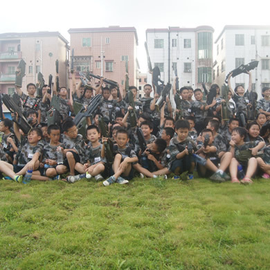 畢節(jié)軍旅夏令營讓青少年體驗全新的生活方式