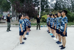 北京西點(diǎn)軍事夏令營矯正孩子良好的行為習(xí)慣