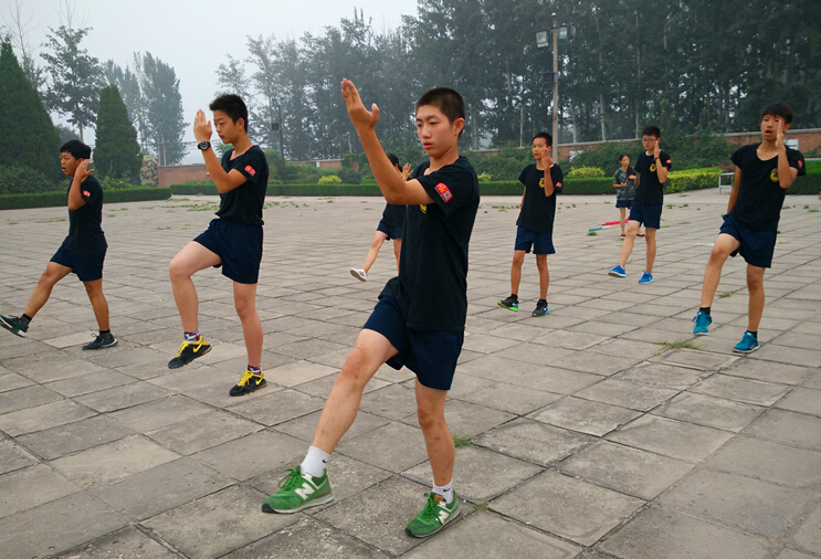北京西點軍校的孩子在訓練