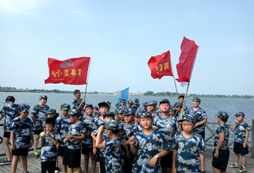 什么樣的孩子適合參加暑期軍事夏令營(yíng)