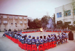 在軍事夏令營(yíng)中學(xué)會(huì)成長(zhǎng)