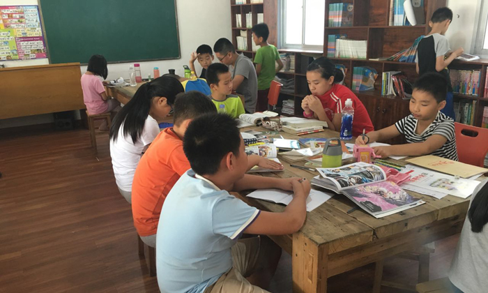 熱愛(ài)讀書的孩子