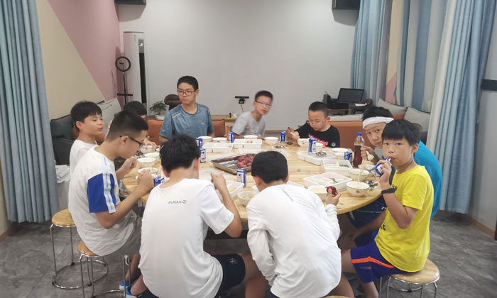 吃飯時間到