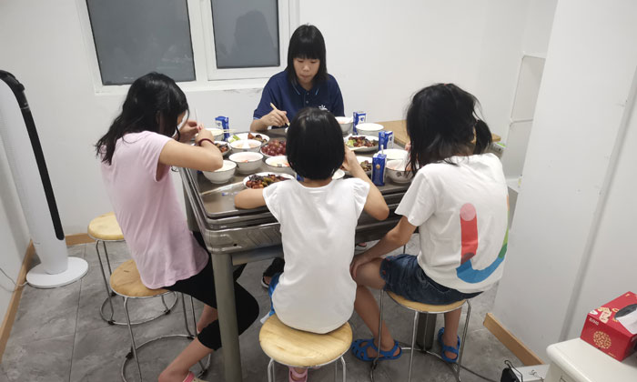 四個人的飯局