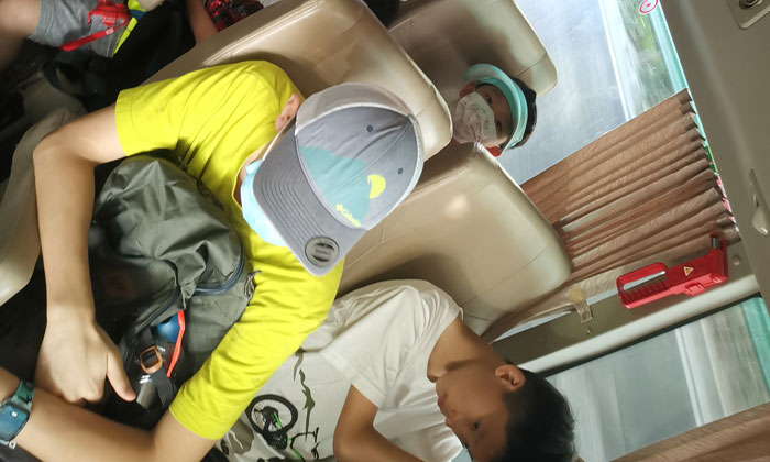 在大巴上