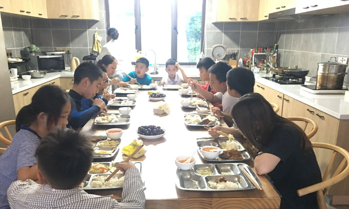 吃飯時(shí)間到了