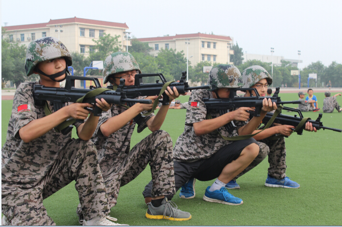 21天軍事拓展夏令營(yíng)