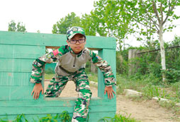 營員們的軍事拓展練習(xí)