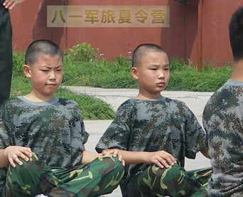 八一軍事夏令營(yíng)讓我們的生活很充實(shí)