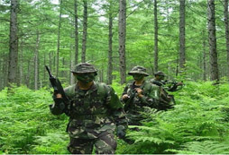 孩子參加北京八一軍旅夏令營后由內(nèi)向變活潑