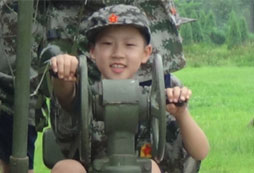 北京八一軍事夏令營激勵孩子成長