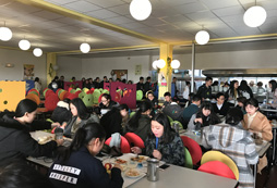 大學(xué)食堂午餐