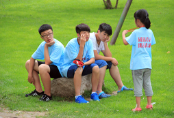 青少年參加的草原夏令營費用高嗎？