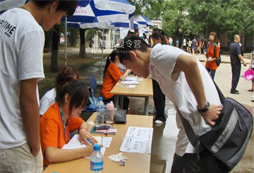 學習英語成都新東方夏令營認為重要的是要勤勞