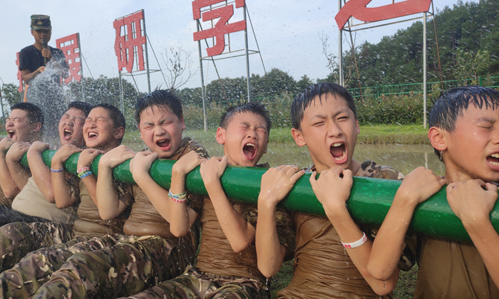 搏燃少年軍事訓(xùn)練營